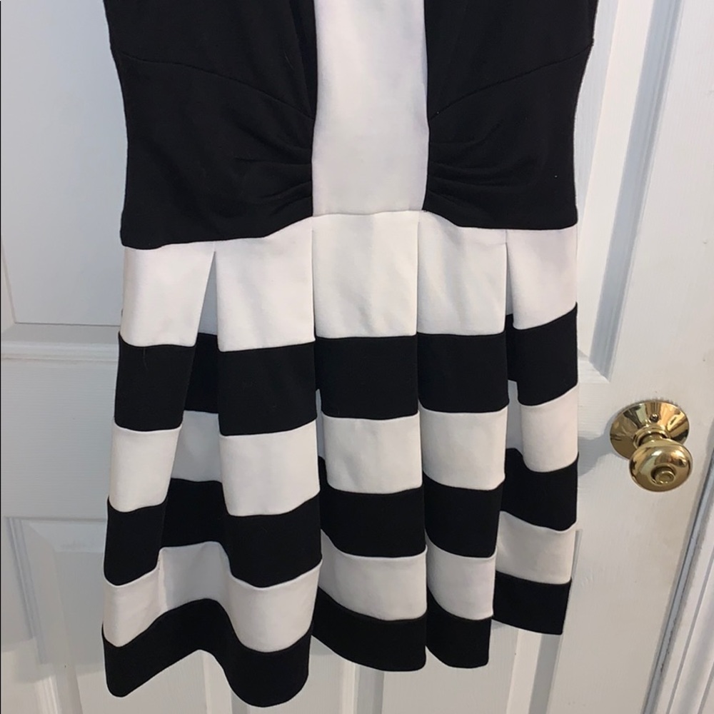 Black and white dress - Picture 2 of 3
